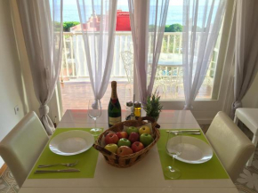 Sunshine apartment with great sea view and terrace in Malgrat de Mar